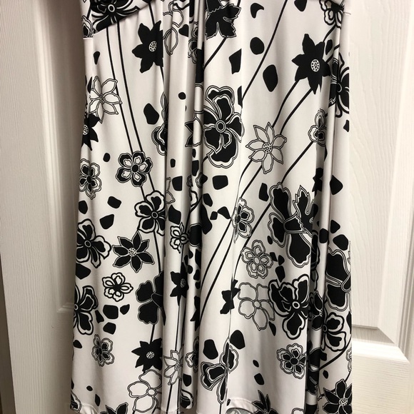 Dress. Knee length - Picture 15 of 16